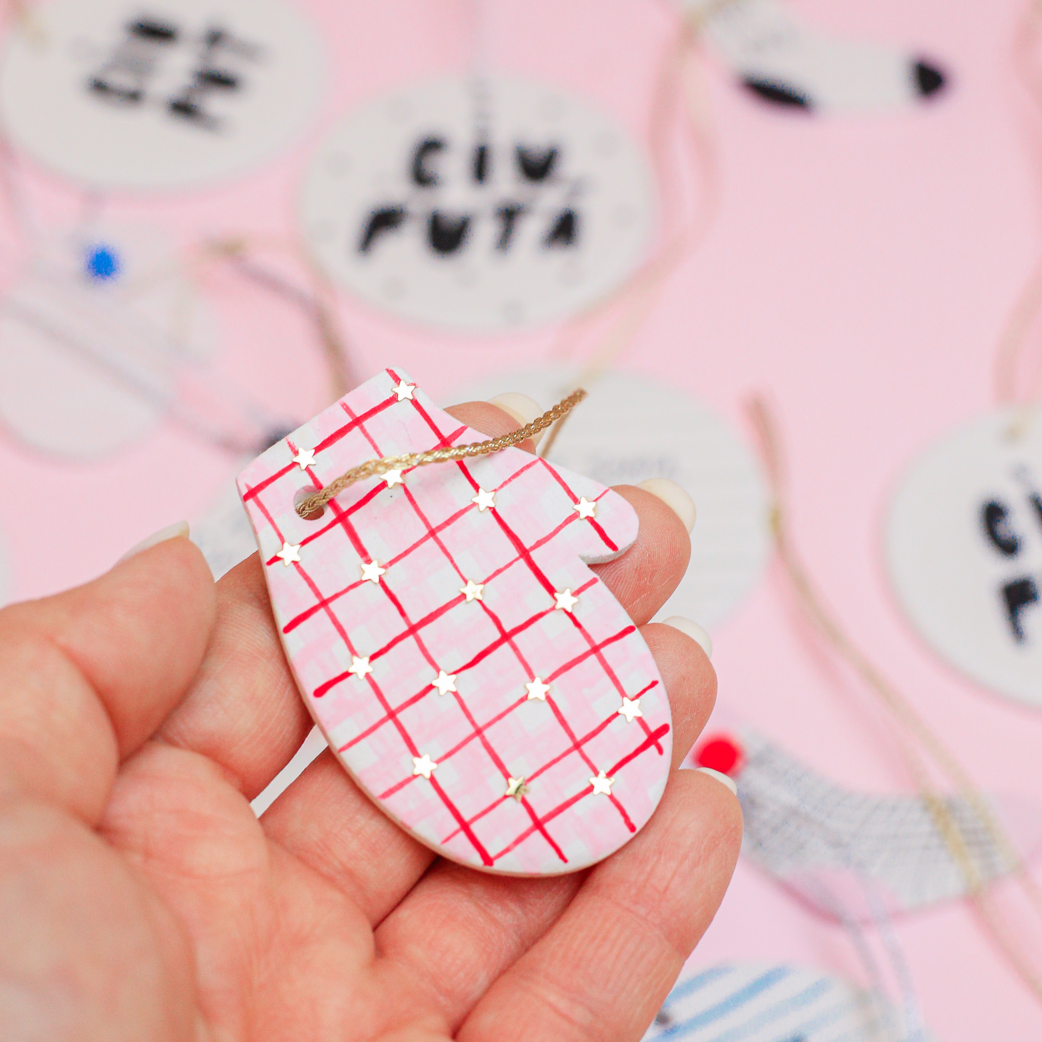 Decorațiune handmade 'Mănușă' - imagine 5