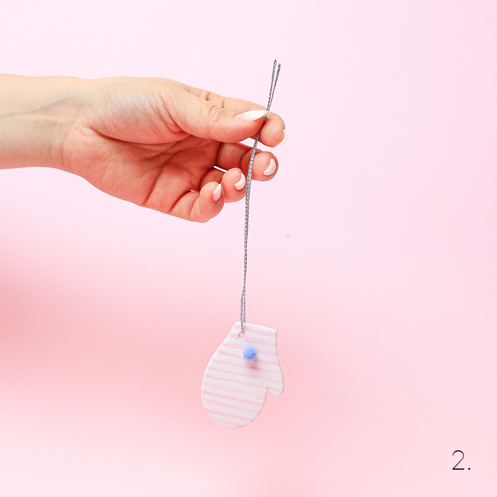 Decorațiune handmade 'Mănușă' - imagine 3