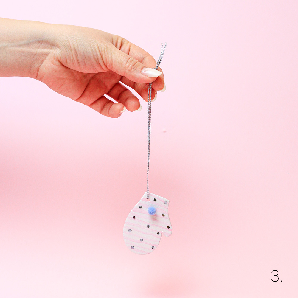 Decorațiune handmade 'Mănușă' - imagine 4